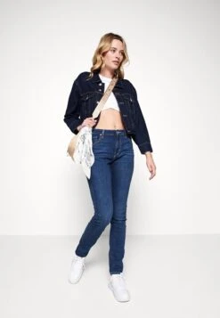 Pier One BANDANA UNISEX 3 PACK - Tuch - Black/white/beige 12 Pier One BANDANA UNISEX 3 PACK - Tuch - Black/white/beige -Herrenbekleidung Rabatte 019bfd3b306a49bfb36d42a4a87d1b8e