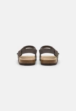 Pier One UNISEX - Riemensandalette - Dark Brown 10 Pier One UNISEX - Riemensandalette - Dark Brown -Herrenbekleidung Rabatte 3ab13fc8e6dd44d39a02f99a9fd8e8e2