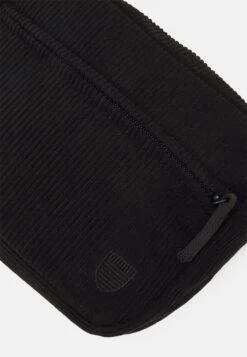 Pier One UNISEX - Umhängetasche - Black 11 Pier One UNISEX - Umhängetasche - Black -Herrenbekleidung Rabatte 596e97f9530b4ebc97d9227d0e8d2dca