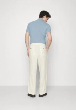 Pier One DRAWCORD TROUSERS - Stoffhose - Off-white -Herrenbekleidung Rabatte 65c988989ad143de851aee47dda41e80