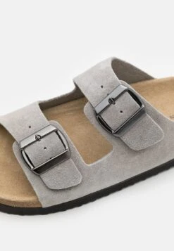 Pier One LEATHER UNISEX - Pantolette Flach - Grey 13 Pier One LEATHER UNISEX - Pantolette Flach - Grey -Herrenbekleidung Rabatte 6b071714d1514b7cbade5fbfdf5bc6fc