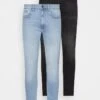 Pier One 2 PACK - Jeans Skinny Fit - Light Blue/black 2 Pier One 2 PACK - Jeans Skinny Fit - Light Blue/black -Herrenbekleidung Rabatte 744b89c1ac6d4b31aed9ac3336ccd67b