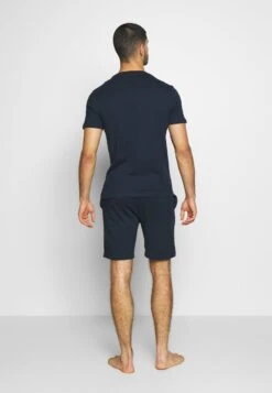 Pier One Nachtwäsche Set - Dark Blue 10 Pier One Nachtwäsche Set - Dark Blue -Herrenbekleidung Rabatte 8236540e5e7e4124b079f4534ae5b13b