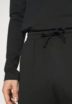 Pier One Nachtwäsche Set - Black 12 Pier One Nachtwäsche Set - Black -Herrenbekleidung Rabatte 842cc55e81224f6ca06ad94aae25d25c