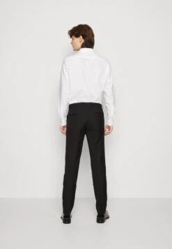 Pier One SET - Anzug - Black 12 Pier One SET - Anzug - Black -Herrenbekleidung Rabatte 8dfce3cb1d0847869705990ca253a88a