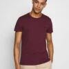 Pier One T-Shirt Basic - Bordeaux 2 Pier One T-Shirt Basic - Bordeaux -Herrenbekleidung Rabatte 960df8d62e7b47a6822fb4f27e309b57