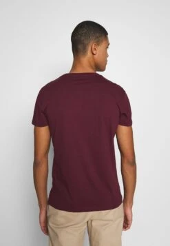 Pier One T-Shirt Basic - Bordeaux -Herrenbekleidung Rabatte 9f9bb53358e64bb195d7899815204bcd
