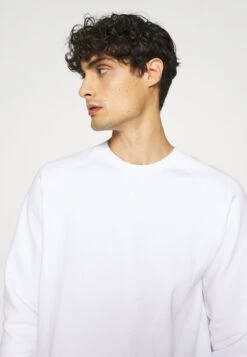 Pier One 2 PACK - Sweatshirt - White/black 13 Pier One 2 PACK - Sweatshirt - White/black -Herrenbekleidung Rabatte a5485bef5ad44f4282ce09e954d19f56