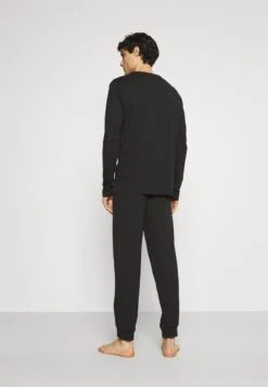 Pier One Nachtwäsche Set - Black 10 Pier One Nachtwäsche Set - Black -Herrenbekleidung Rabatte b9b8fb88b64649ea840444d93817e424