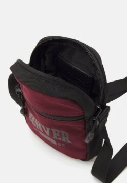 Pier One Umhängetasche - Dark Red -Herrenbekleidung Rabatte bdbcce6e2c2c40959a79faab831c30aa