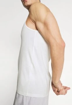 Pier One 3 PACK - Unterhemd/-shirt - Dark Blue/bordeaux/off-white 13 Pier One 3 PACK - Unterhemd/-shirt - Dark Blue/bordeaux/off-white -Herrenbekleidung Rabatte c107c99d278e430b8a693d0ec45ebe1a