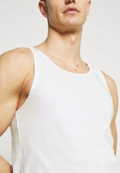 Pier One 3 PACK - Unterhemd/-shirt - Dark Blue/bordeaux/off-white 12 Pier One 3 PACK - Unterhemd/-shirt - Dark Blue/bordeaux/off-white -Herrenbekleidung Rabatte c32f9d44cb1a471bbb0689af118d570f