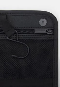 Pier One UNISEX - Kosmetiktasche - Black 13 Pier One UNISEX - Kosmetiktasche - Black -Herrenbekleidung Rabatte c7addbd3735e449b8900c642b6503c2b