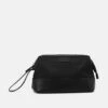 Pier One Kosmetiktasche - 802 - Black -Herrenbekleidung Rabatte cd260d4e40ee4dc38ee533db4dc63900