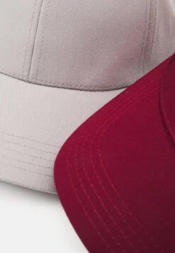 Pier One UNISEX 2 PACK - Cap - Light Grey/berry -Herrenbekleidung Rabatte db52e4bec20b4e21a2d423baba99be86