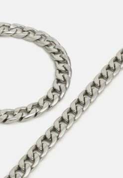 Pier One 2PACK SET - Halskette - Silver-coloured 10 Pier One 2PACK SET - Halskette - Silver-coloured -Herrenbekleidung Rabatte df2f201b74344f4db97bf89a3f01a241