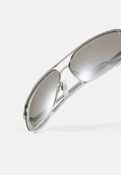 Pier One UNISEX - Sonnenbrille - Silver-coloured, Black 11 Pier One UNISEX - Sonnenbrille - Silver-coloured, Black -Herrenbekleidung Rabatte e2e667893a6348519937490659beba93