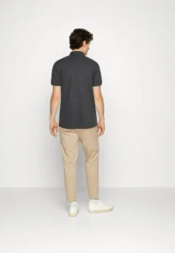 Pier One Poloshirt - Black/grey 10 Pier One Poloshirt - Black/grey -Herrenbekleidung Rabatte e96f513073034c1f811e318948962e5e