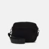 Pier One UNISEX - Umhängetasche - Black -Herrenbekleidung Rabatte fcf663496ad24c2ea3e36f34ae49a52d